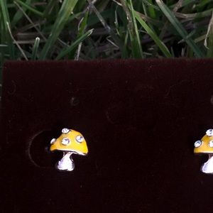 Yellow mushroom 🍄 earrings